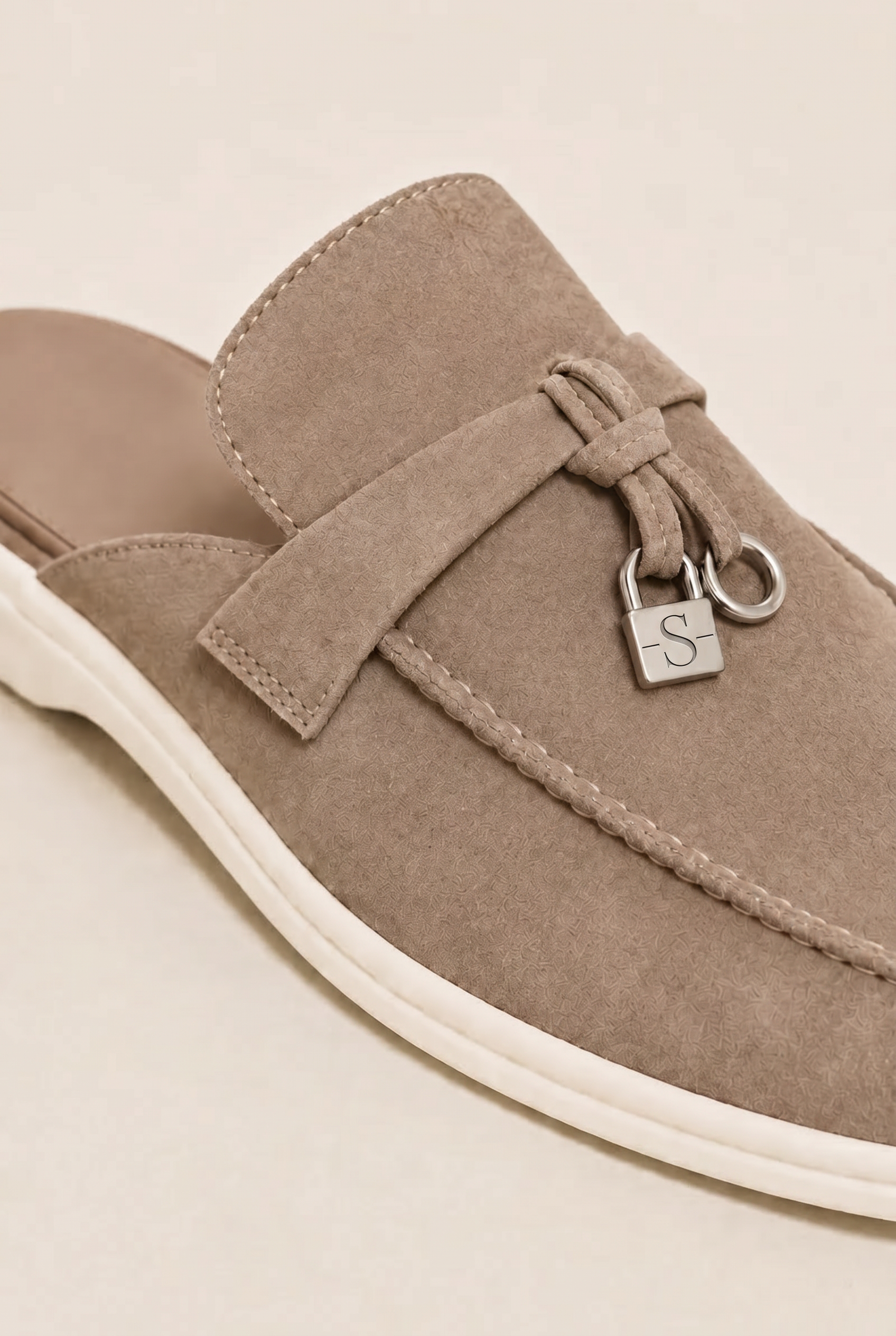 Ancestral Buckle Mule Beige
